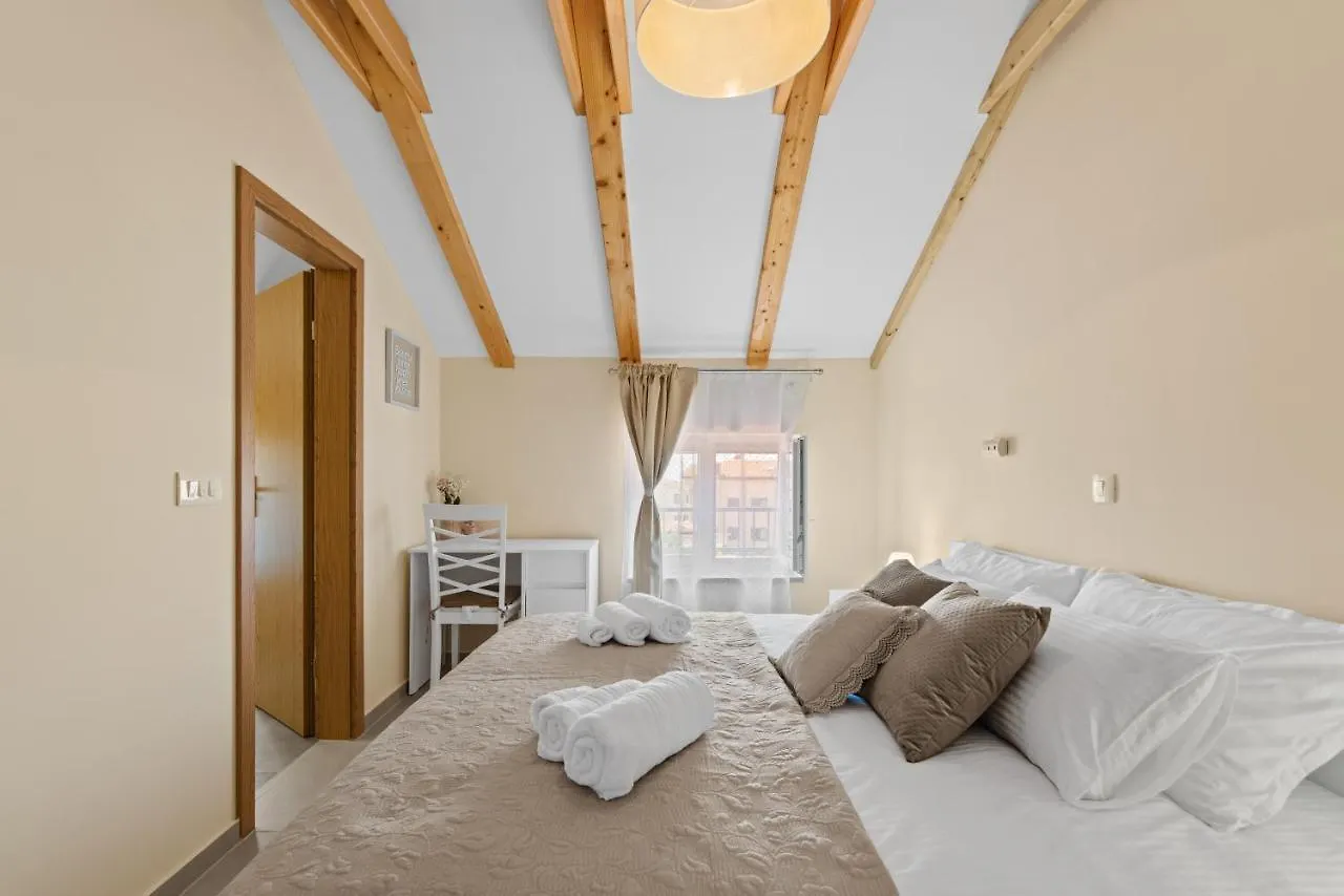 Apartman Zuzic Novigrad  Croatia