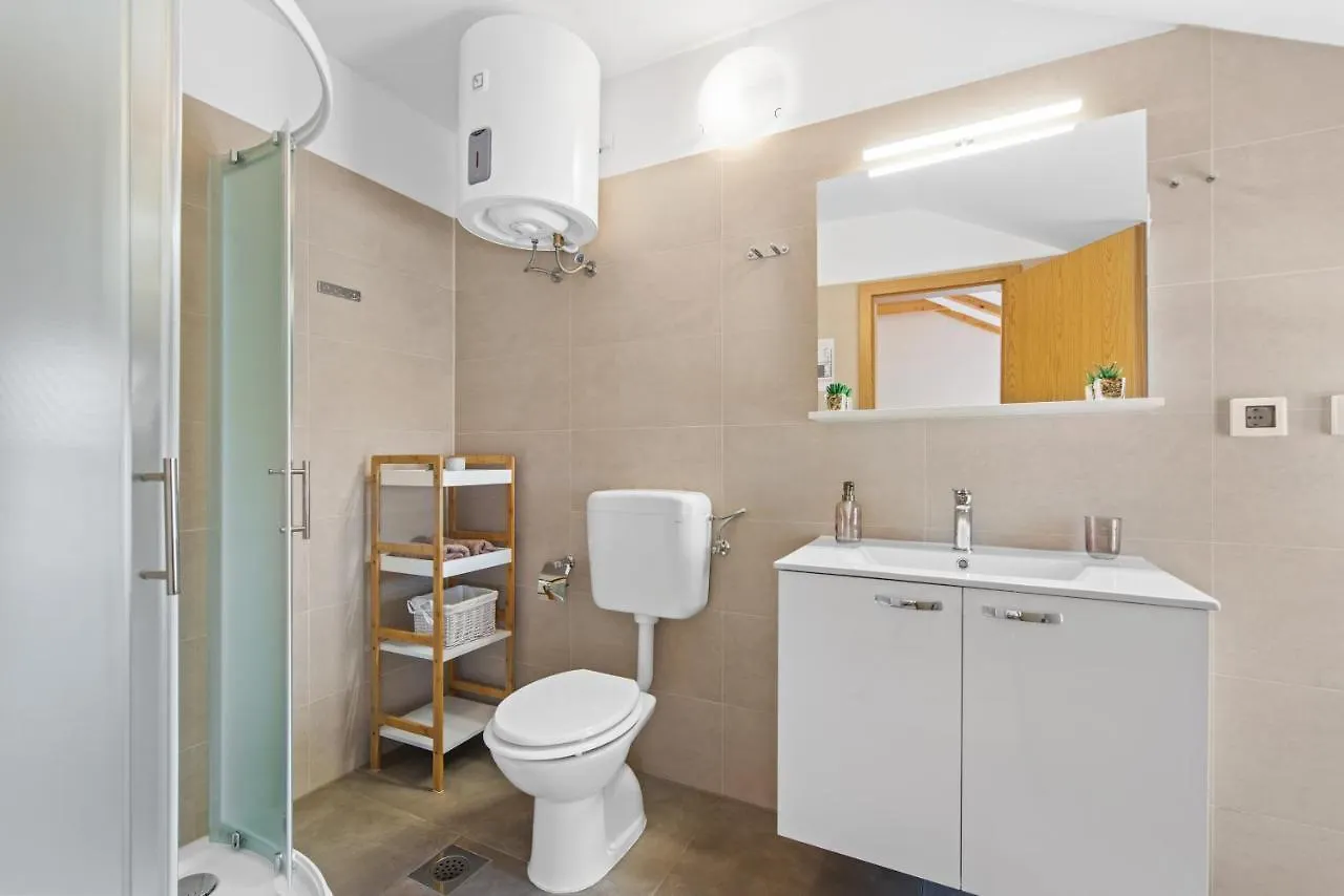 Apartman Zuzic Novigrad  Apartment